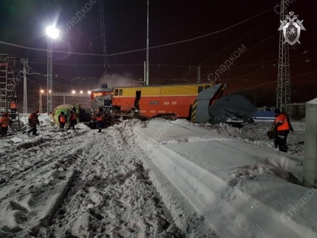 В Самаре сократили маршрут электричек и задержали поезд: на станции  Безымянка столкнулись снегоуборщик и товарняк - KP.RU