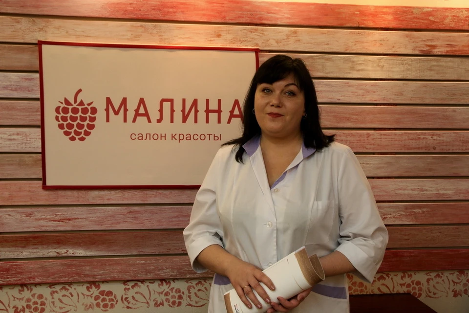 Опытный косметолог Ольга Чепелева приняла финалисток конкурса "Преображение" в салоне "Малина".