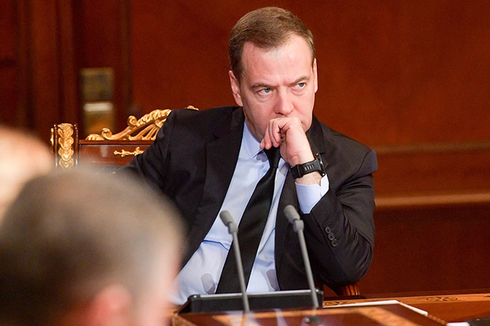 Дмитрий Медведев на совещании с вице-премьерами в понедельник в подмосковных «Горках». Фото: Александр Астафьев/ТАСС