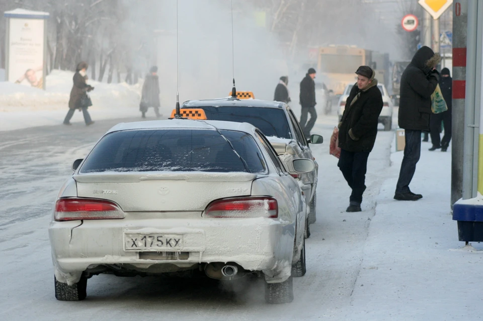Чтобы доехать до работы в мороз люди выкладывали по несколько сотен рублей.