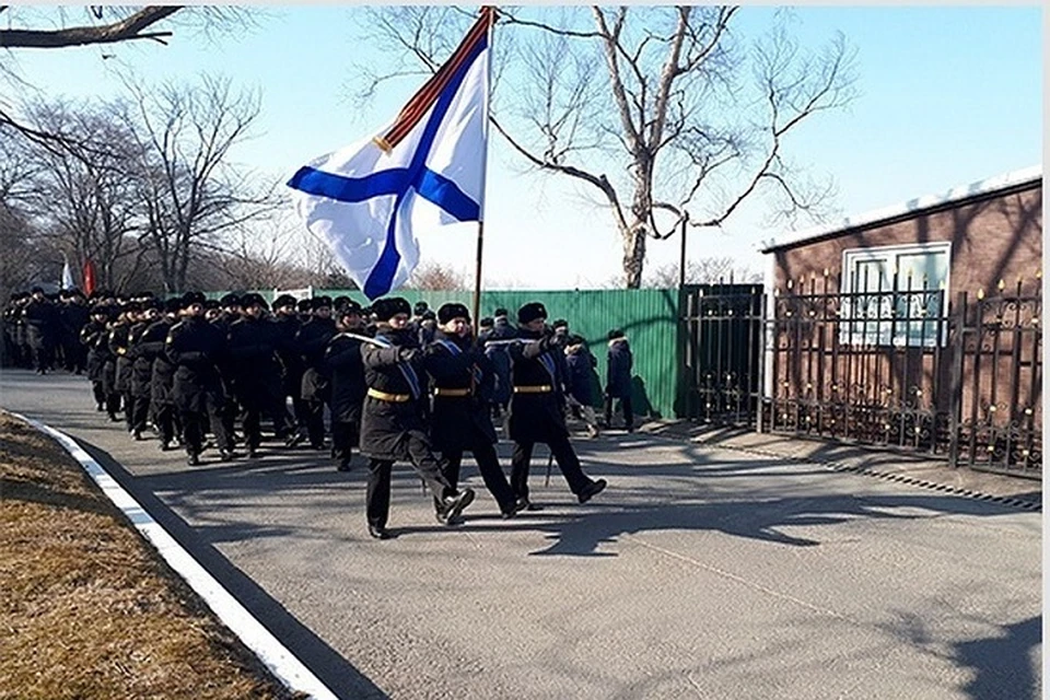 Завершающей нотой патриотической акции стал торжественный марш военных моряков. Фото: пресс-служба ТОФ.
