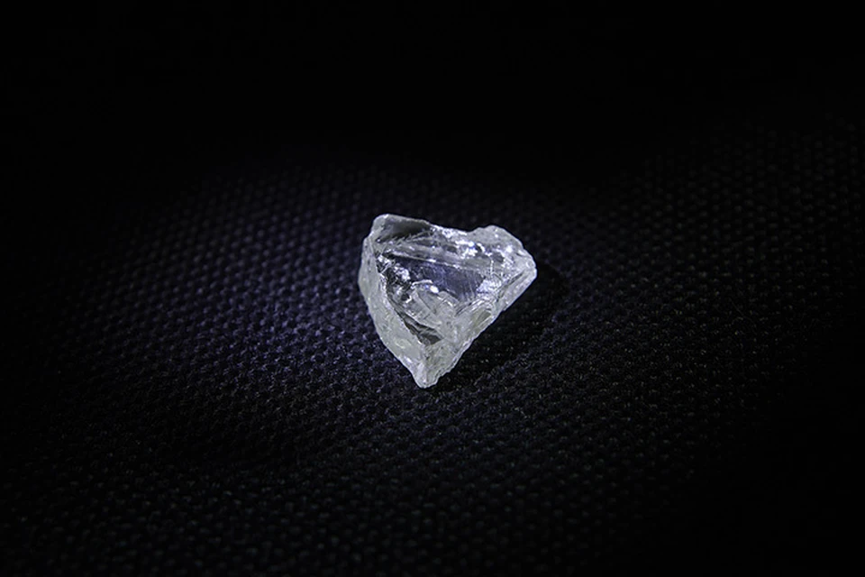 Редчайший алмаз в форме сердца обнаружили среди вечной мерзлоты в Якутии. Фото: пресс-служба АЛРОСА