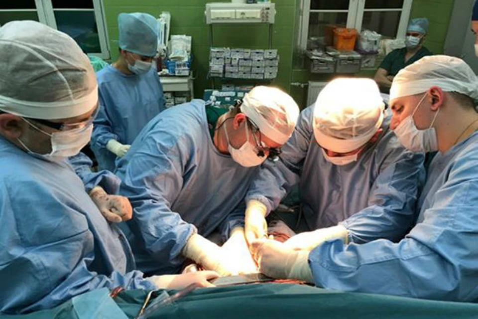 Врачи во время операции. Фото: www.vmeda.org