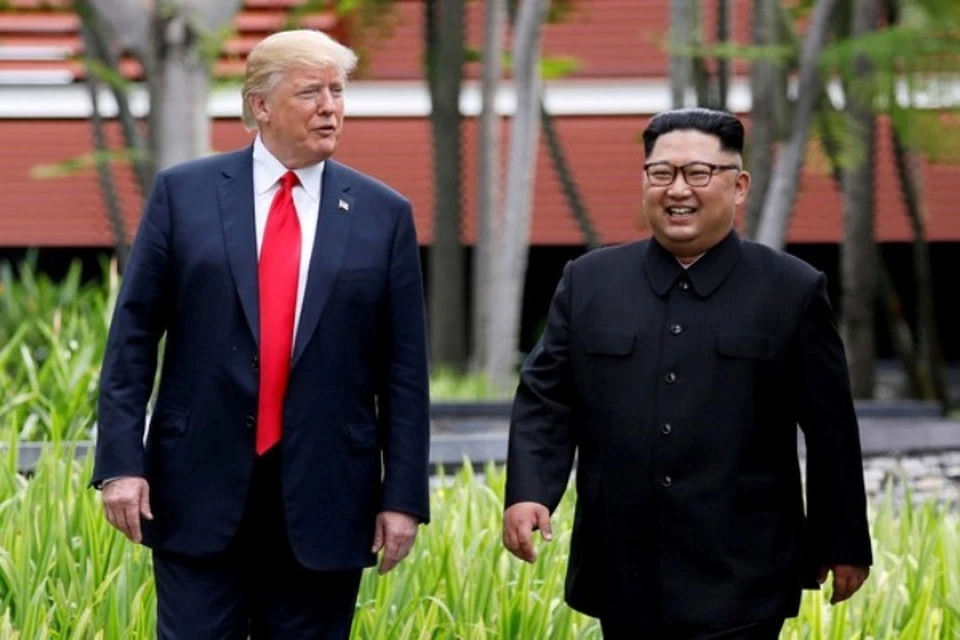 Президент США Дональд Трамп с лидером КНДР Ким Чен Ыном