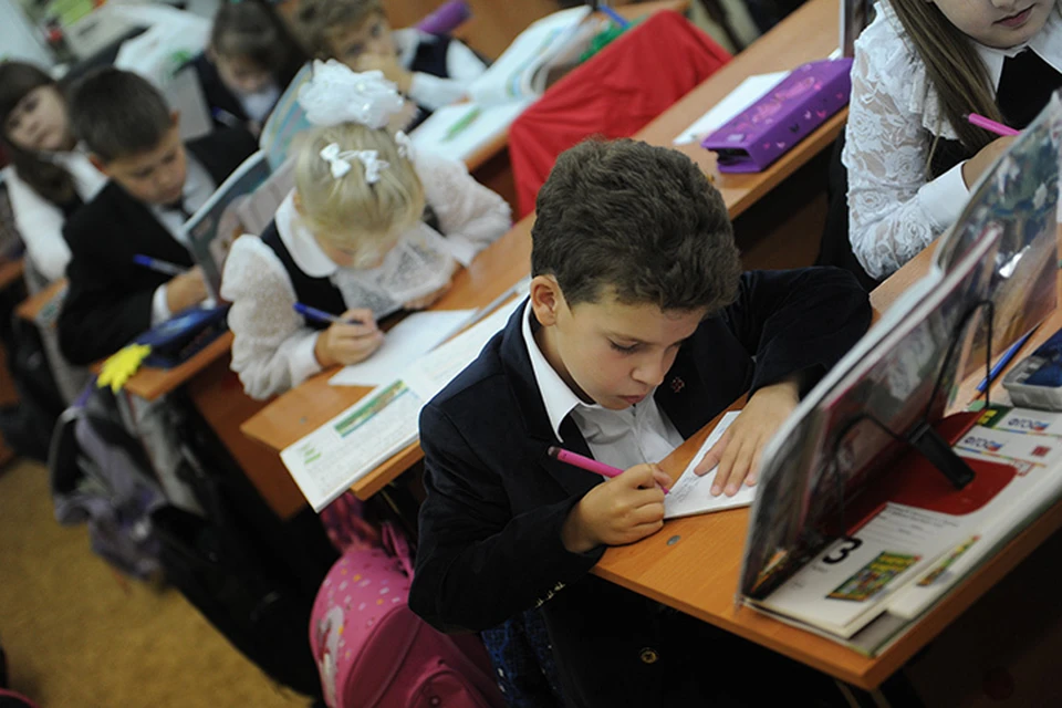 В школах Петербурга в классах в среднем учится по 36-37 человек.