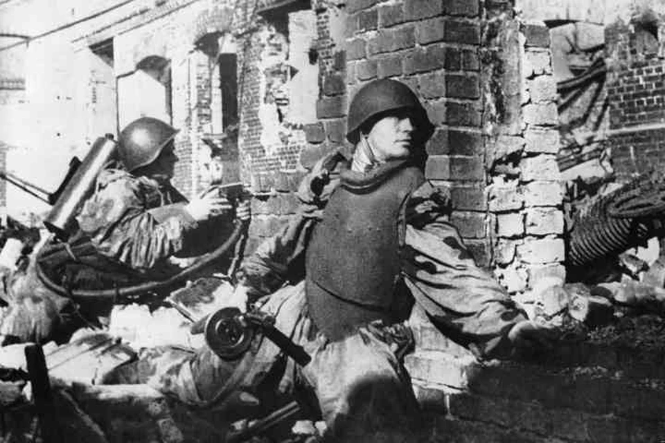 Советская штурмовая инженерно-саперная бригада во время уличных боев.
