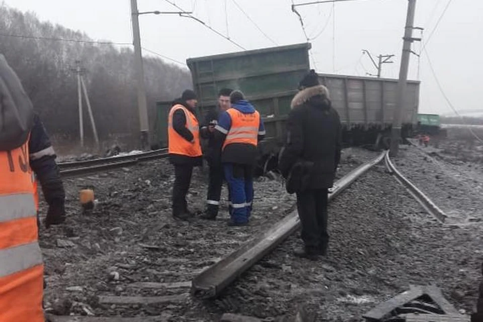 Из-за аварии на участке остановлено движение. Фото: Западно-Сибирское следственное управление на транспорте СК России