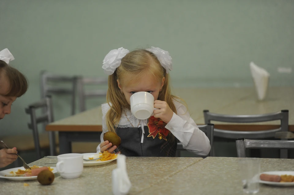 Школьные завтраки во Владимире стали платными с января этого года.