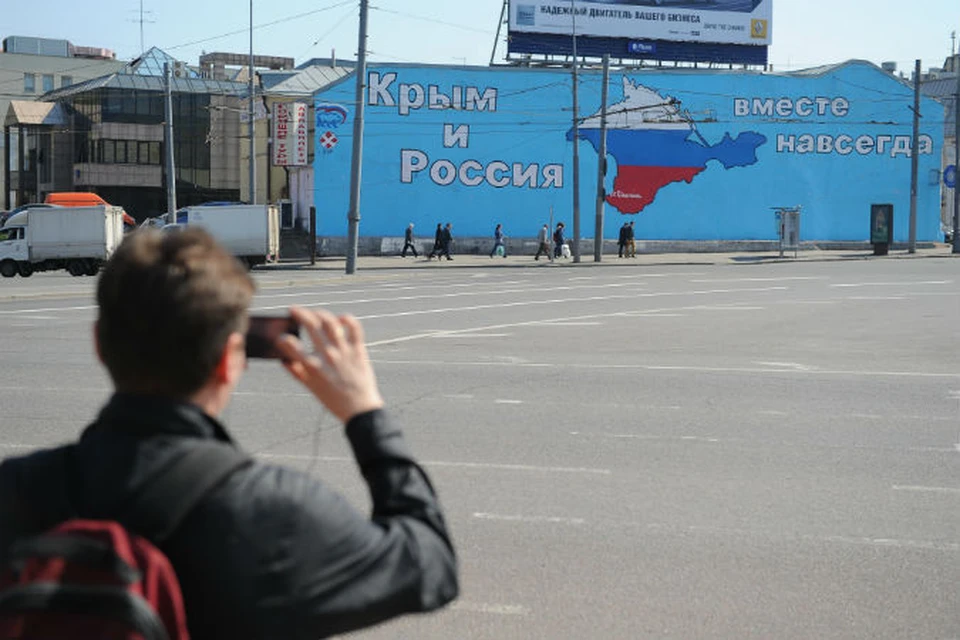 Обо всех тайнах мирного возвращения полуострова в состав России рассказывает военный обозреватель «Комсомольской правды», полковник Виктор Баранец