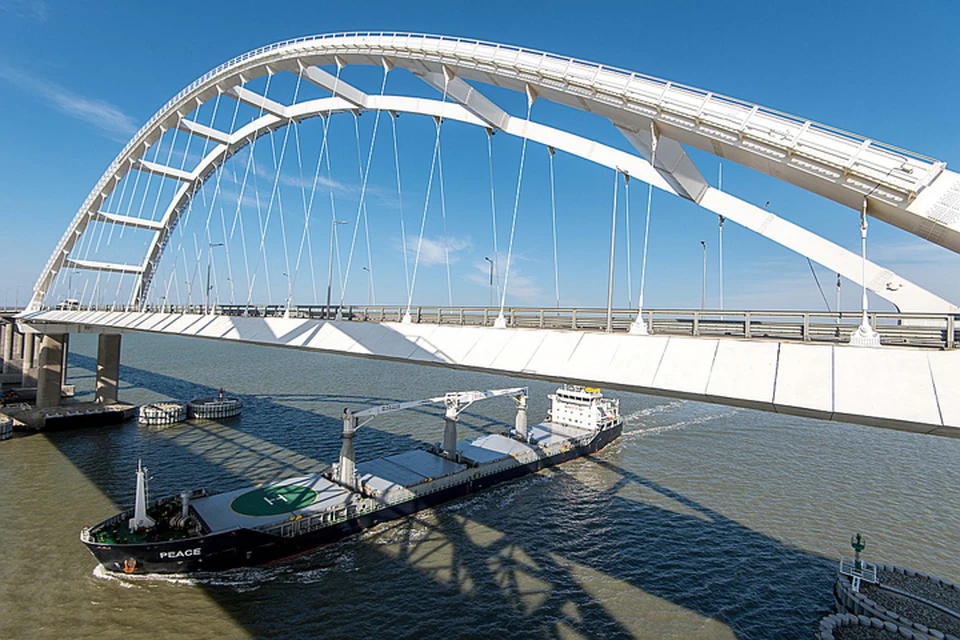 Крымский мост соединил полуостров с материковой Россией