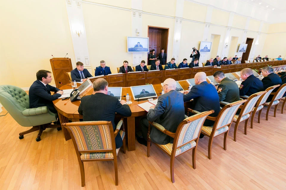 Андрей Чибис распорядился создать оперативный штаб, который займется "чистой весной". Фото: gov-murman.ru