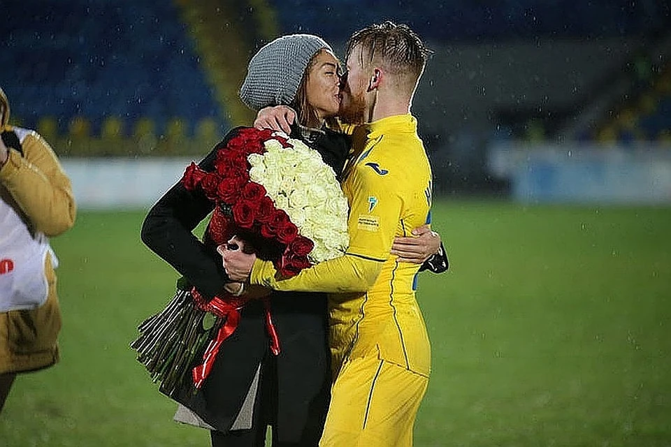 Несколько лет назад футболист сделал предложение возлюбленной прямо на стадионе. Фото: Пресс-служба ФК "Ростов".