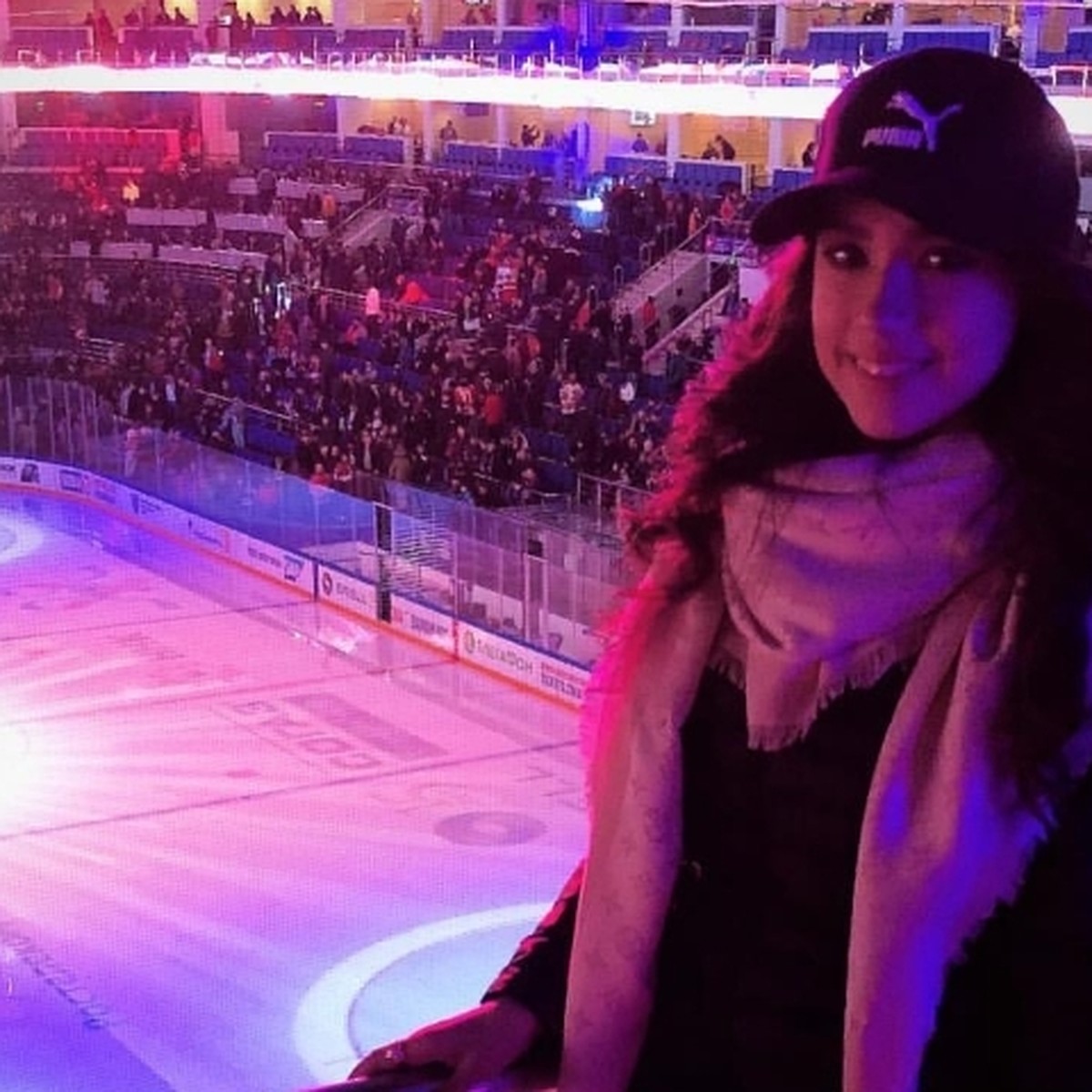 Алина Загитова на хоккейном матче