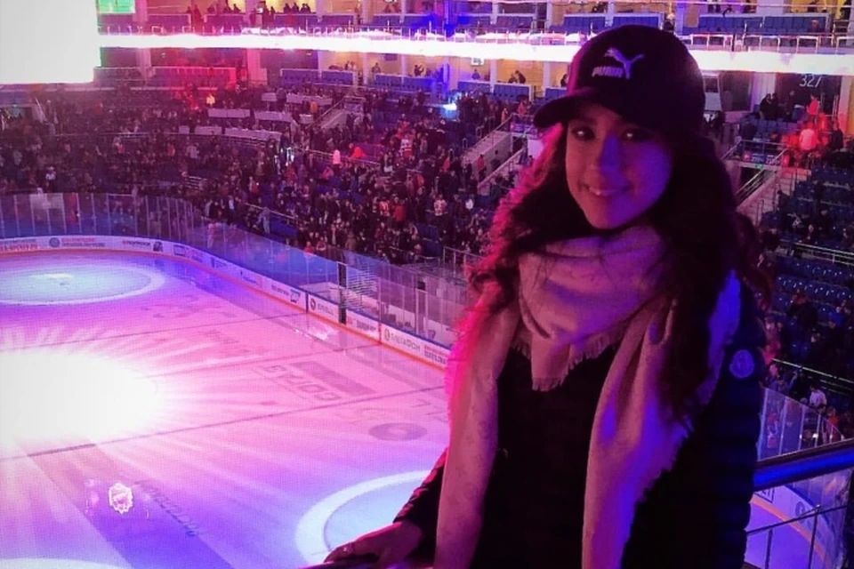 Алина Загитова побывала на хоккее.