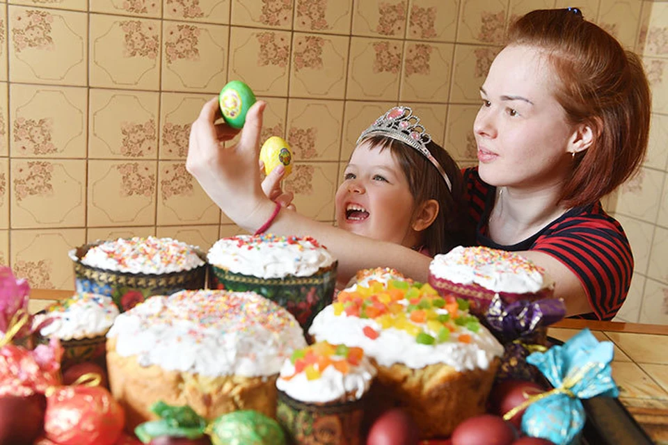 Спецвыпуск "Комсомолки" к Пасхе: каждому читателю наклейки на пасхальные яйца в подарок