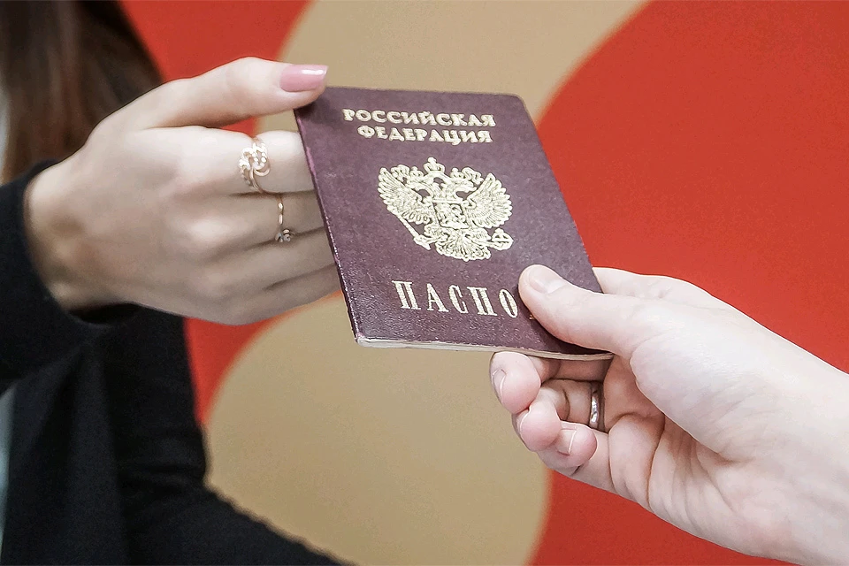 Жители ЛНР и ДНР смогут в упрощенном порядке получать российское гражданство.