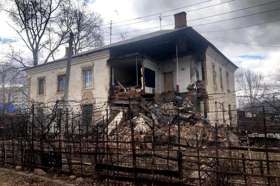 «Дом поехал»: соседи рассказали, как обрушилась часть здания на улице Карельской в Хабаровске