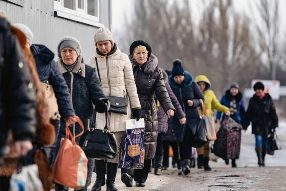 Киевские власти превратили жителей ЛДНР в «туристов». Фото: youtube.com/OSCESpecialMonitoringMissiontoUkraine