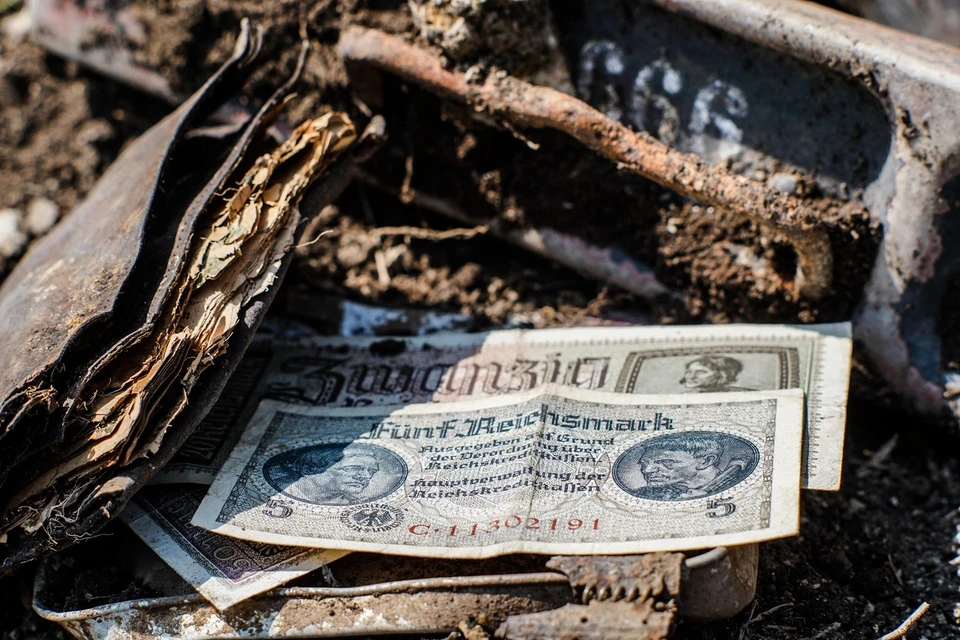 Деньги лежали в коробке из-под пулеметных лент. Фото: движение "Миус-Фронт".