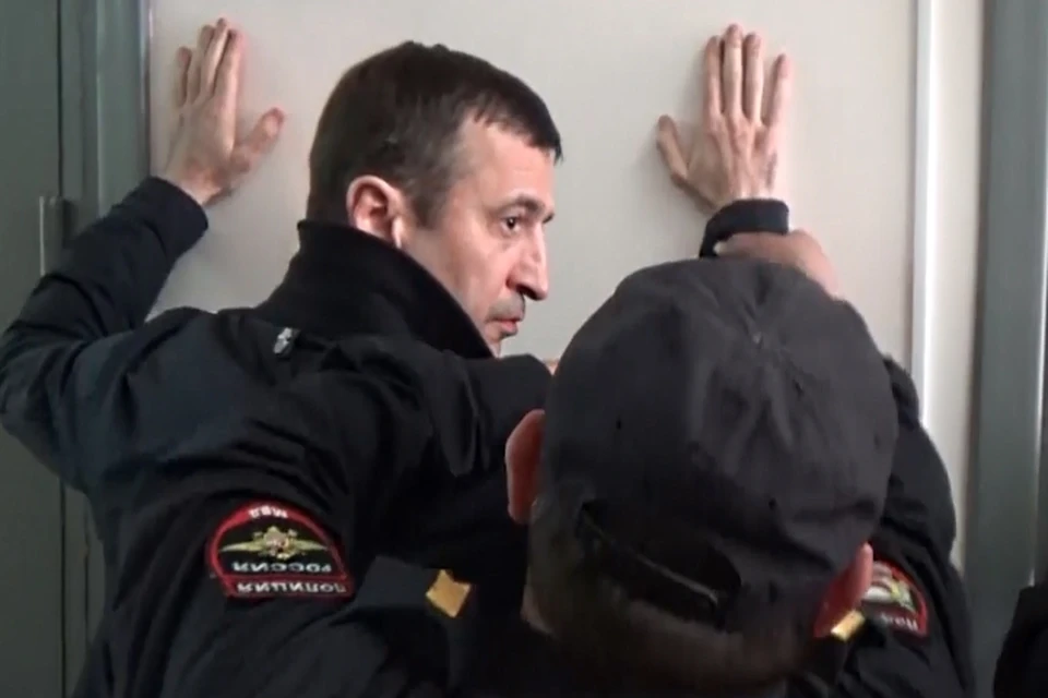 Момент задержания Османа Хазбулатова. Скрин-фото: видео от МВД РФ