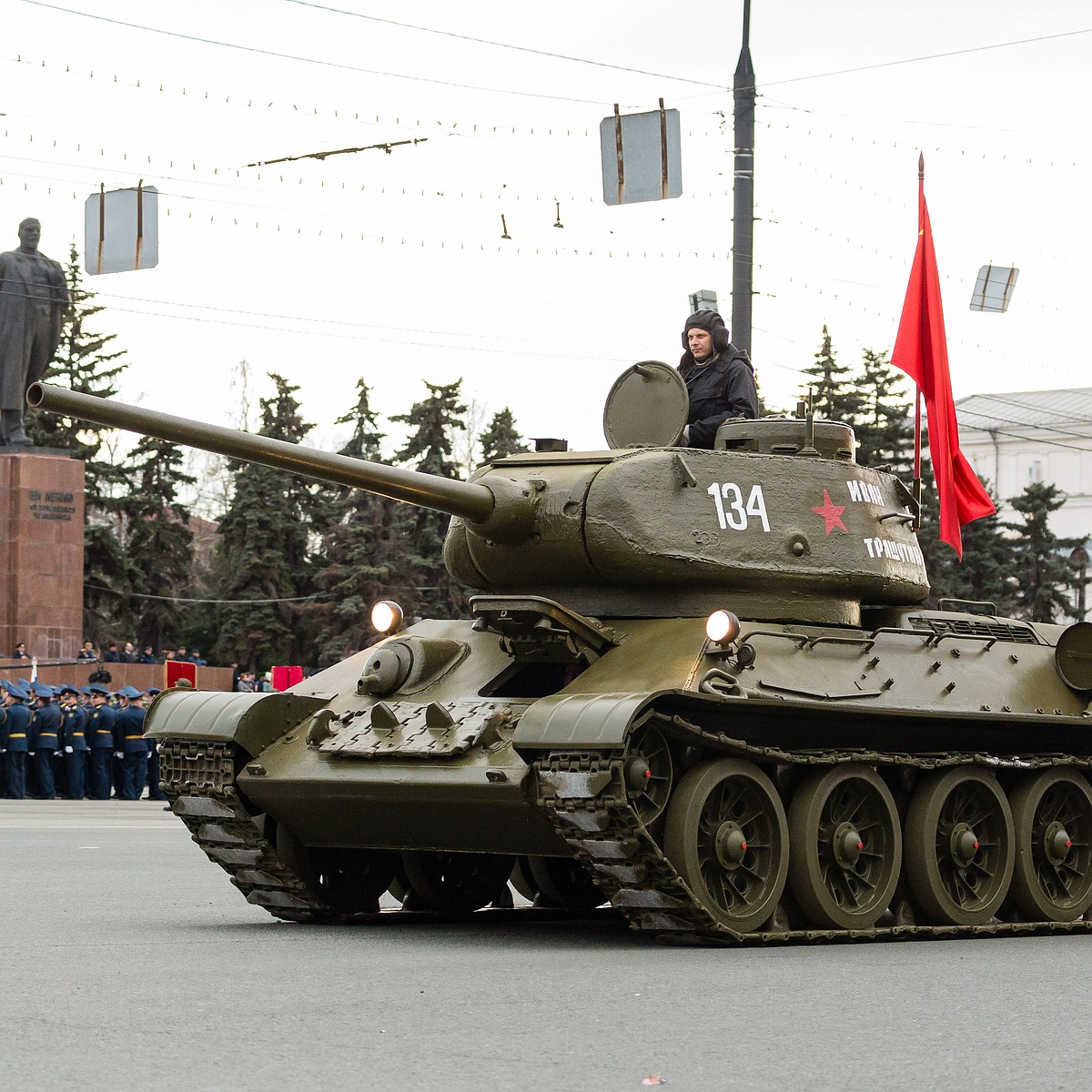 Военная техника и участники парада Победы 2019 года в Челябинске: лучшие  места для обзора и порядок движения - KP.RU