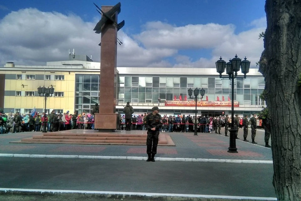 День Победы в Красноярске: на площадь ГорДК пришли сотни горожан