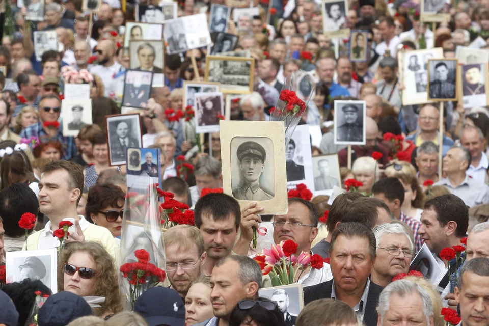 В центр Киева на акцию «Бессмертный полк вышло от 180 до 200 тысяч человек.