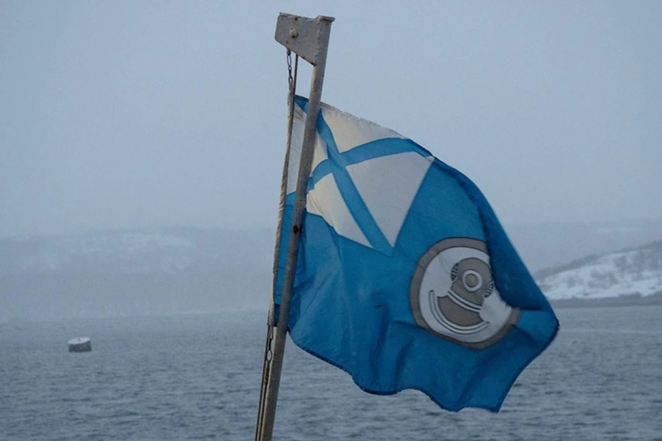 Флаг аварийно-спасательной службы Мурманской области будет развеваться по соседству с норвежским. Фото: пресс-служба Северного флота