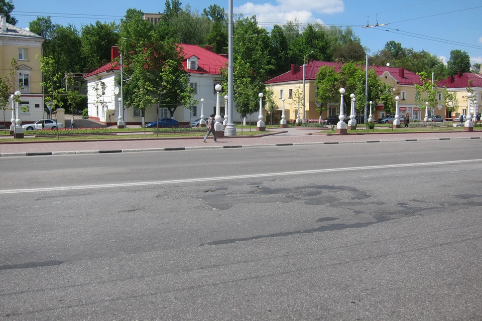 На улице Калинина первой в городе начали капремонт дороги.