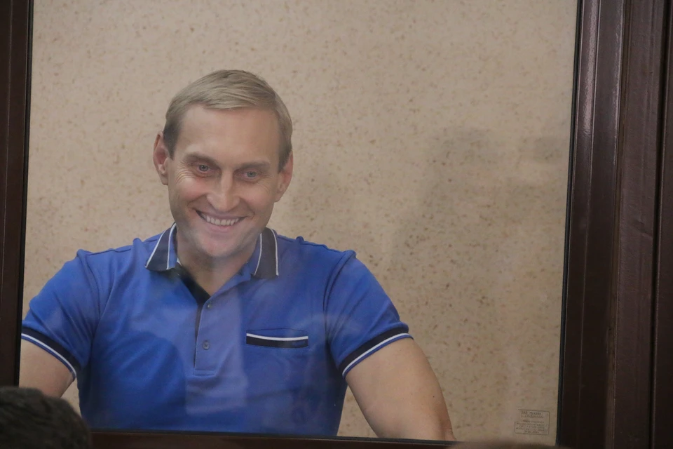 Андрей Филонов и в зале суде не теряет оптимизма.