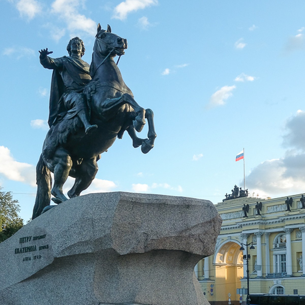 Камень финских чернобогов»: Гром-камень, на котором стоит Медный всадник,  достали из земли 250 лет назад - KP.RU