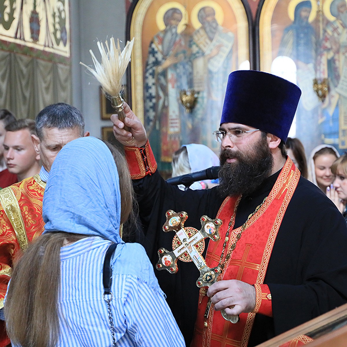 В Ростовской области выпускников перед сдачей ЕГЭ водят молиться в церковь  - KP.RU