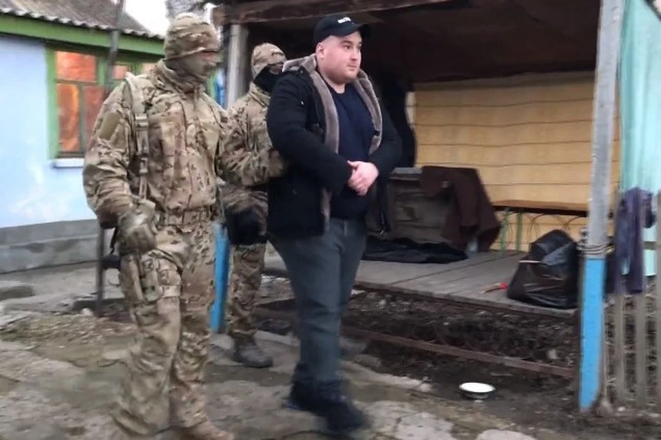 Эдема Кадырова задержали после обыска. Кадр из оперативного видео