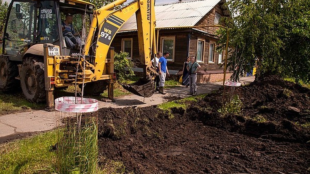 Нам помойка под окнами не нужна»: омич пожаловался на коммунальщиков - KP.RU