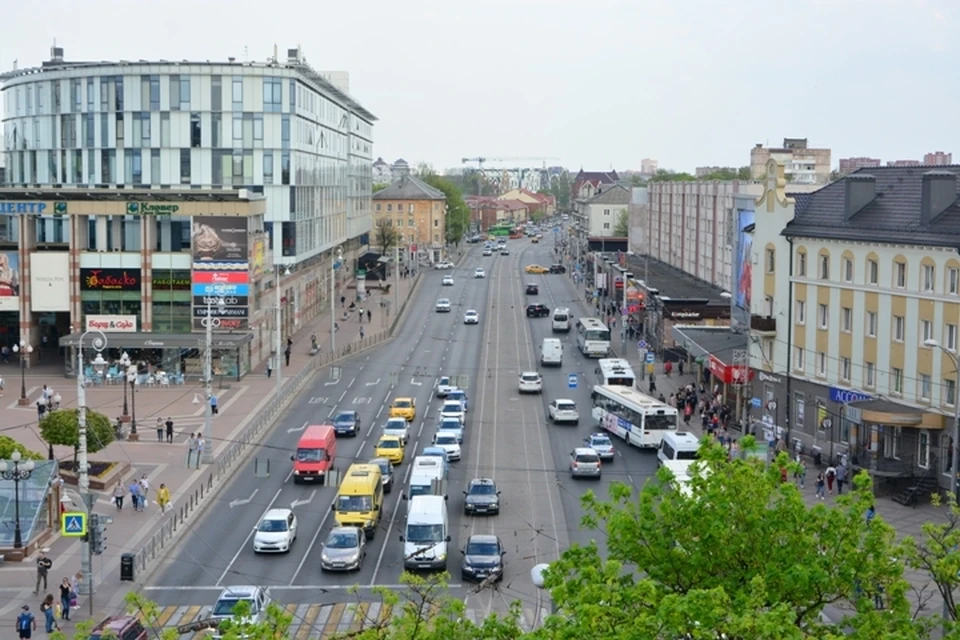 Главный загрязнитель воздуха - автомобильный транспорт.