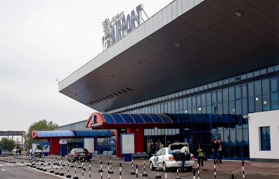 Аэропорт Кишинева напоминал в пятницу общественный транспорт в "час пик"