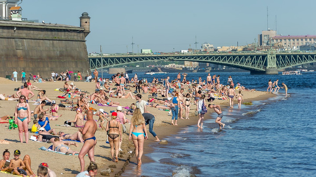 Столица нудистов: Полиция разрешила гулять по Санкт-Петербургу голыми -  KP.RU