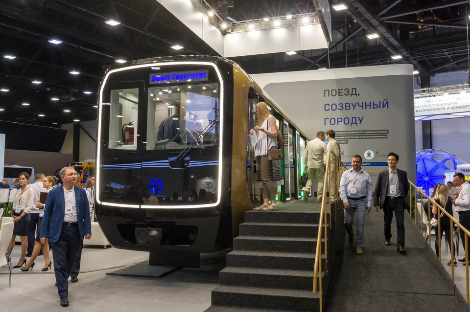 Макет нового вагона для петербургского метро презентовали на транспортном форуме.