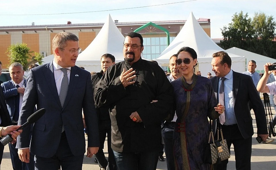Знаменитый голливудский актер прибыл в Башкирию, чтобы развивать сельское хозяйство