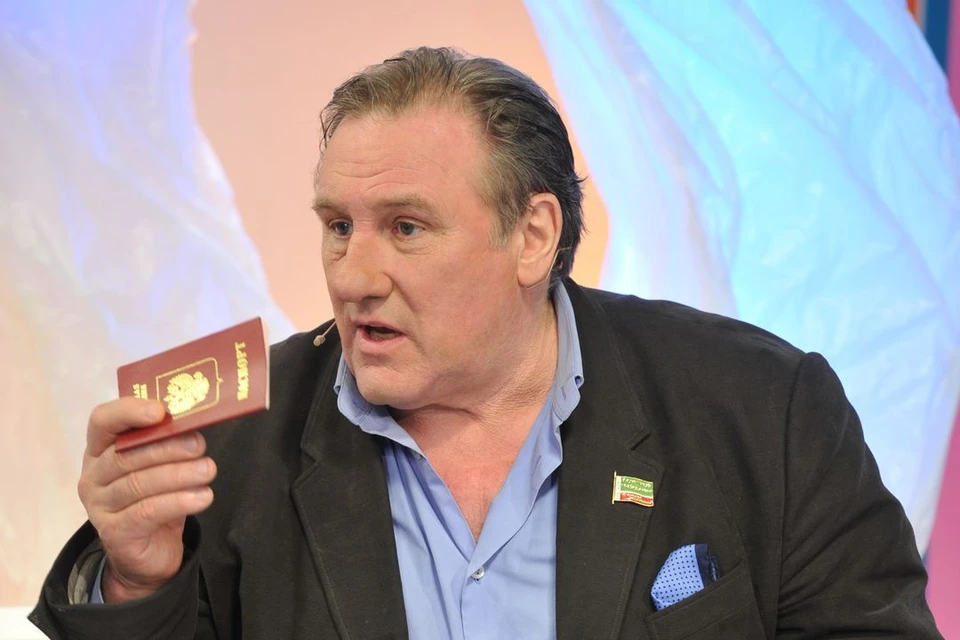 Депардье не собирается отказываться от российского паспорта.