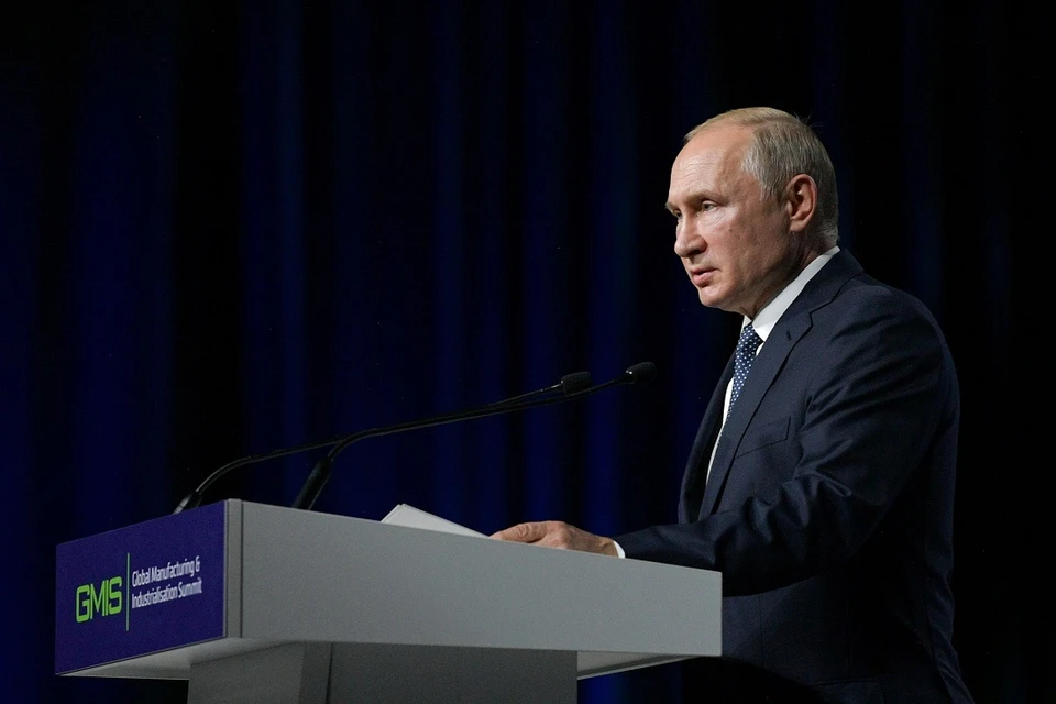 В Екатеринбурге Владимир Путин высказался против каких-либо дополнительных санкций к Тбилиси.
