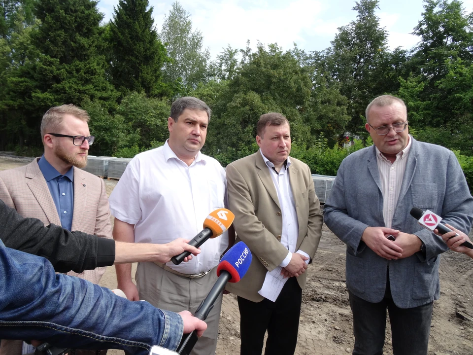 Представители городской администрации и гендиректор подрядной организации рассказали, каким будет сквер на улице Чайковского