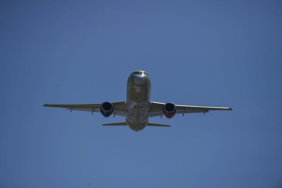 Вылетевший самолет экстренно вернулся в аэропорт Хабаровска из-за неисправности двигателя