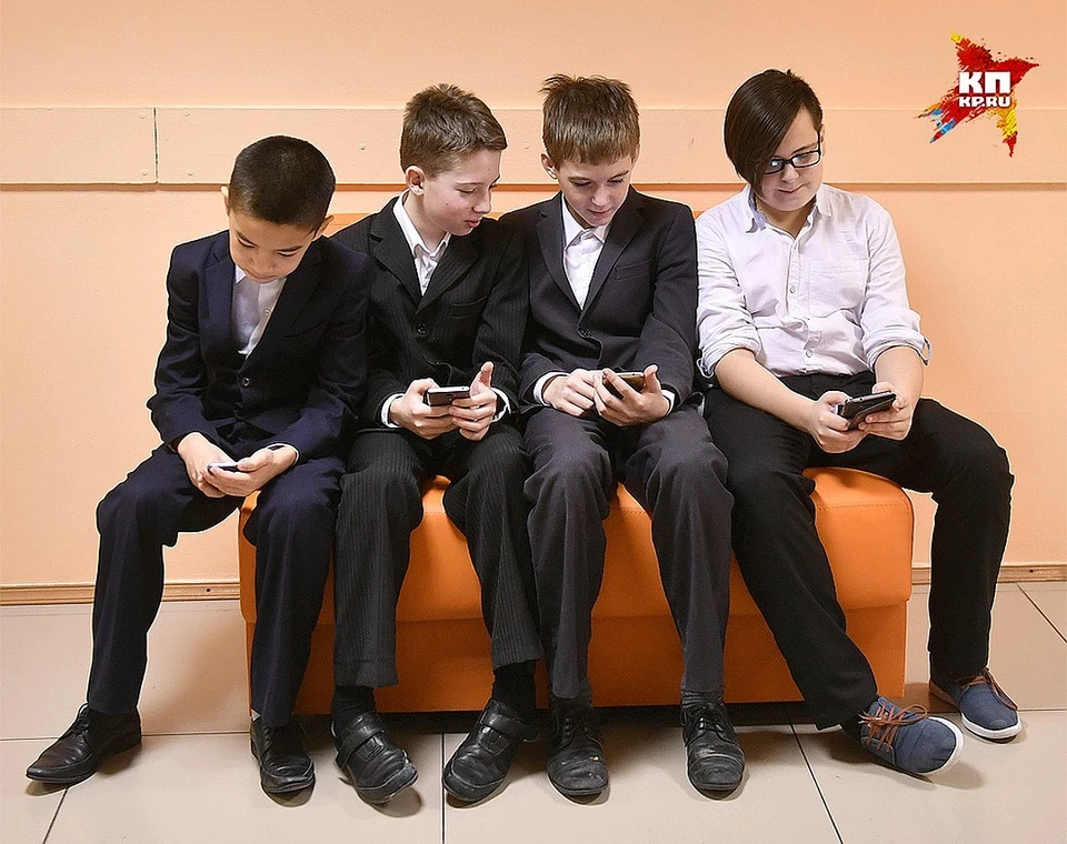Борьба против мобильных уже давно идет во многих школах