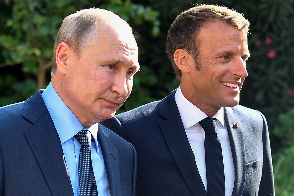 Владимир Путин и Эммануэль Макрон перед началом переговоров, 19 августа 2019 г.