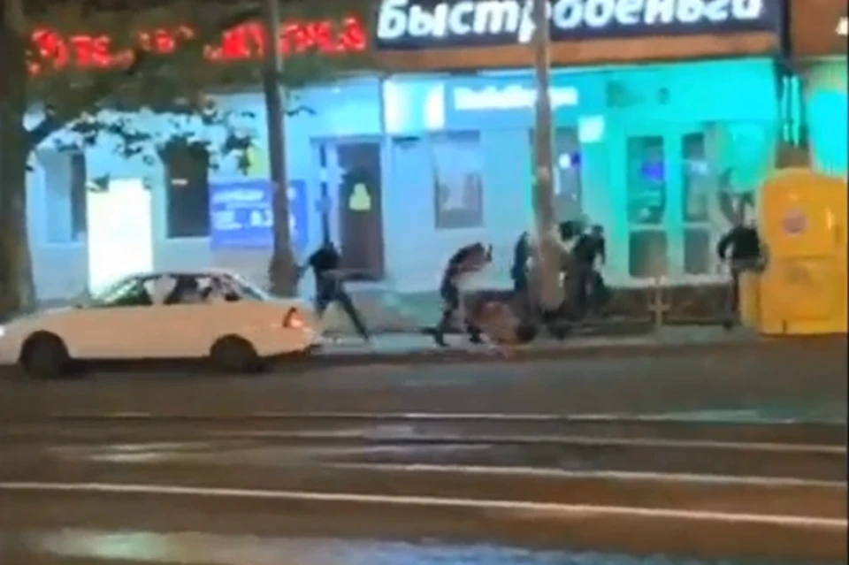 В обстоятельствах ночной перестрелки на улице Вишняковой продолжают разбираться правоохранители.