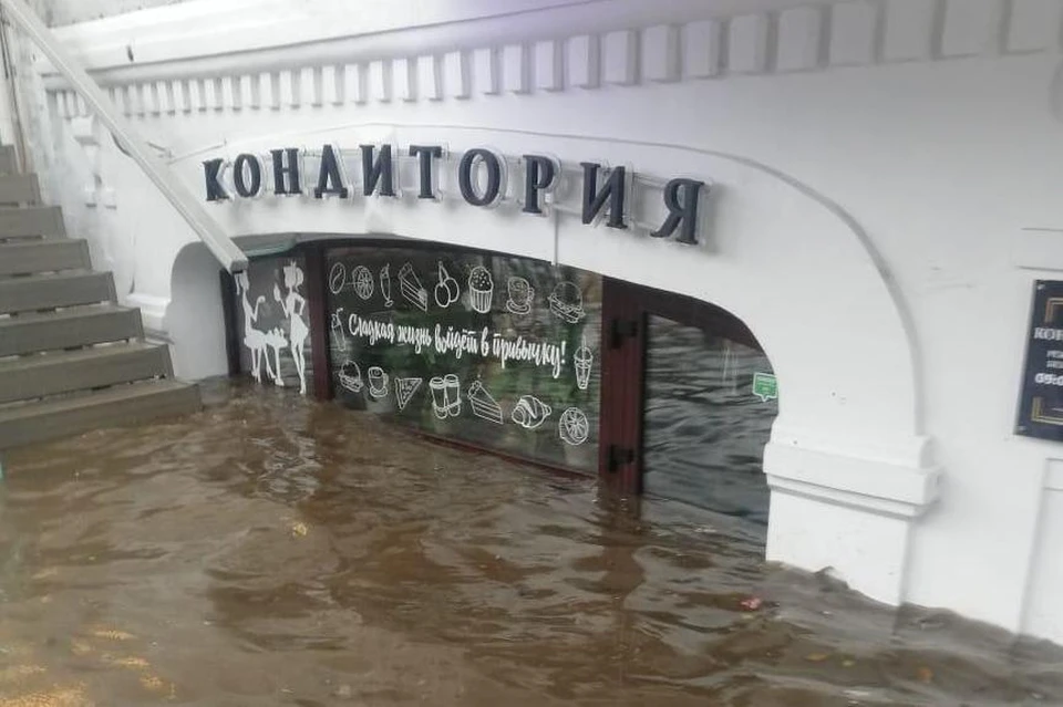 Владивосток ушел под воду. Фото: ГУ МЧС по Приморскому краю
