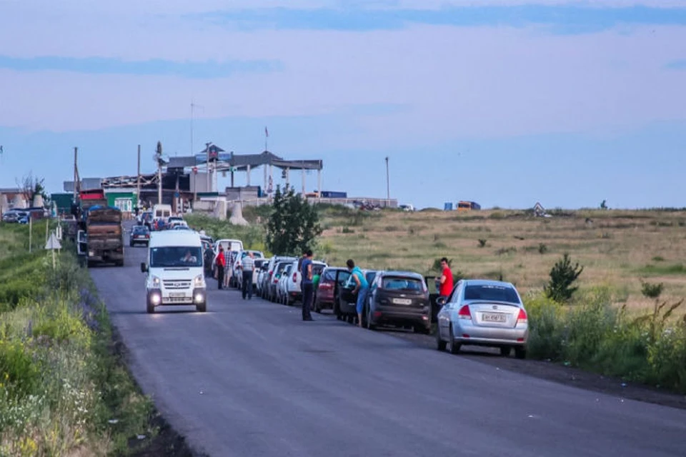 Ежедневно тысячи людей пересекают границу Республики. ФОТО: Донбасс - Комментарии
