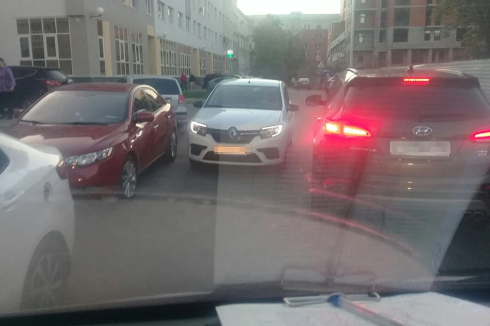 «Пора на таран брать авто!»: таксист не давал проехать скорой в центре Нижнего Новгорода. Фото: Александр МАКАРОВ