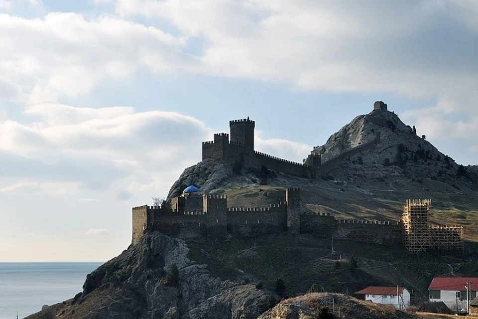 Визитная карточка, как Судака, так и всего Крыма - Генуэзская крепость